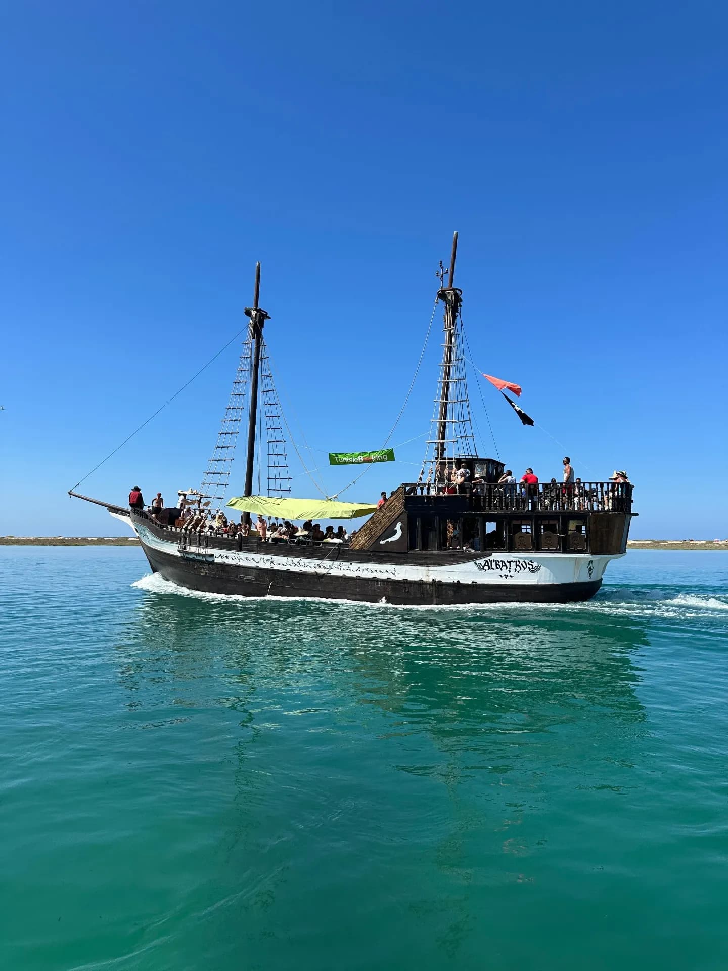 Bateau pirate Albatros en excursion en mer à Djerba – Sortie bateau famille vers l'île aux Flamants Roses avec spectacle à bord