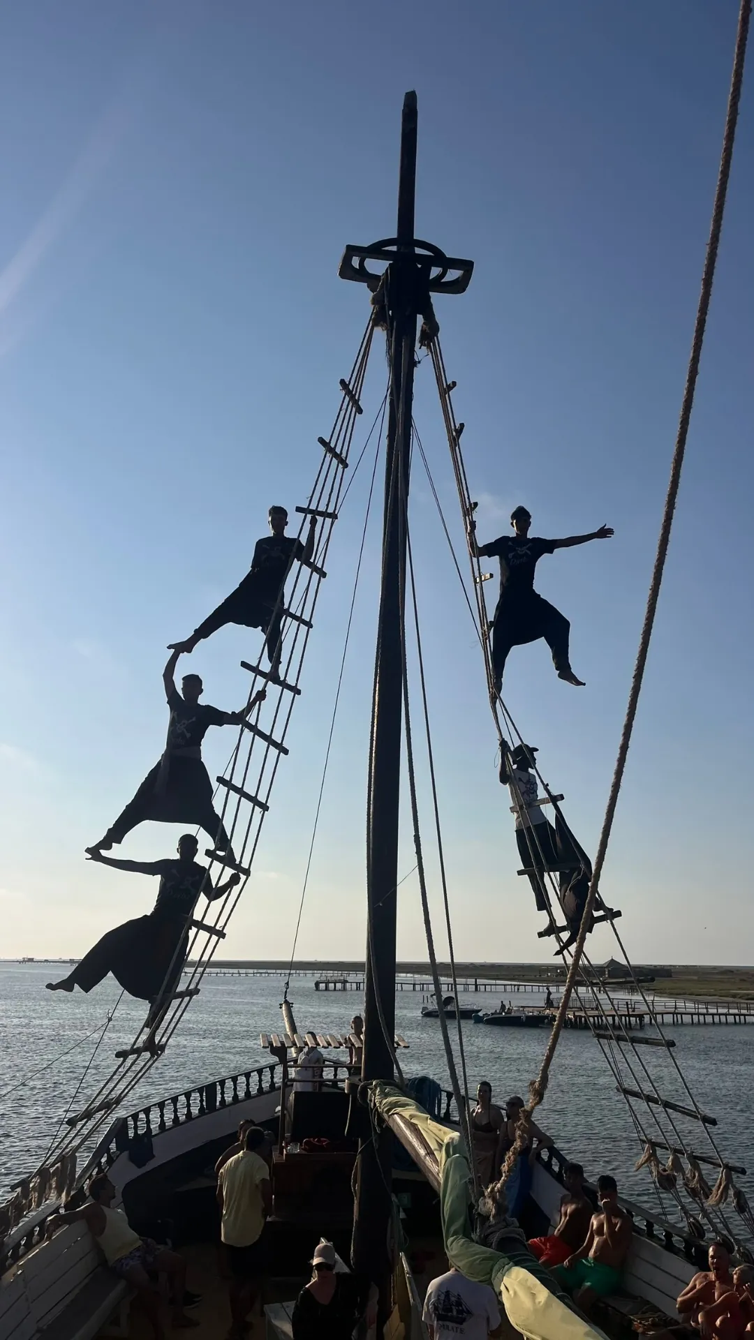 Spectacle pirate à bord du bateau Djerba – Acrobates sur les cordages